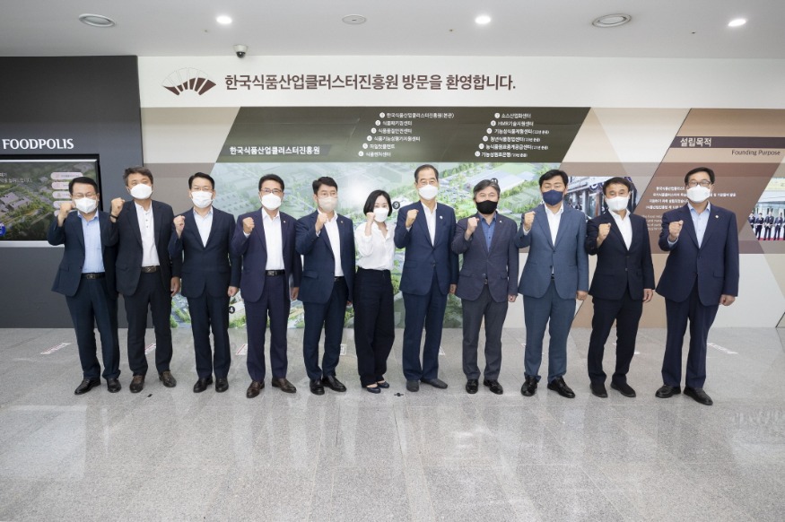 [크기변환]한덕수 국무총리, 전북 첫 방문 국가식품클러스터 현장 찾아 (3).jpg