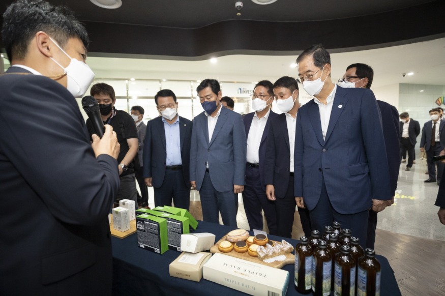 [크기변환]한덕수 국무총리, 전북 첫 방문 국가식품클러스터 현장 찾아 (2).jpg