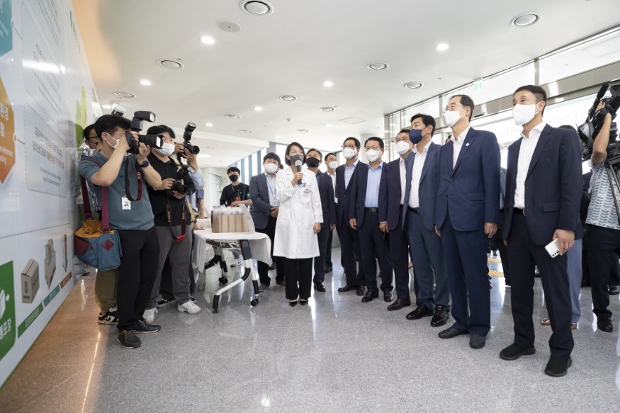 [크기변환]한덕수 국무총리, 전북 첫 방문 국가식품클러스터 현장 찾아 (4).jpg