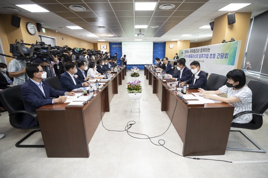 [크기변환]한덕수 국무총리, 전북 첫 방문 국가식품클러스터 현장 찾아 (5).jpg