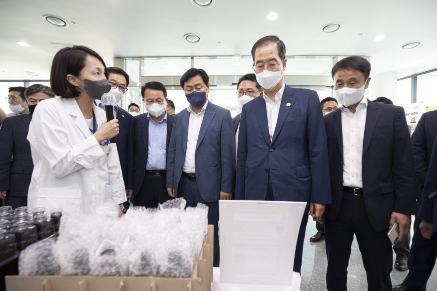 [크기변환]한덕수 국무총리, 전북 첫 방문 국가식품클러스터 현장 찾아 (1).jpg